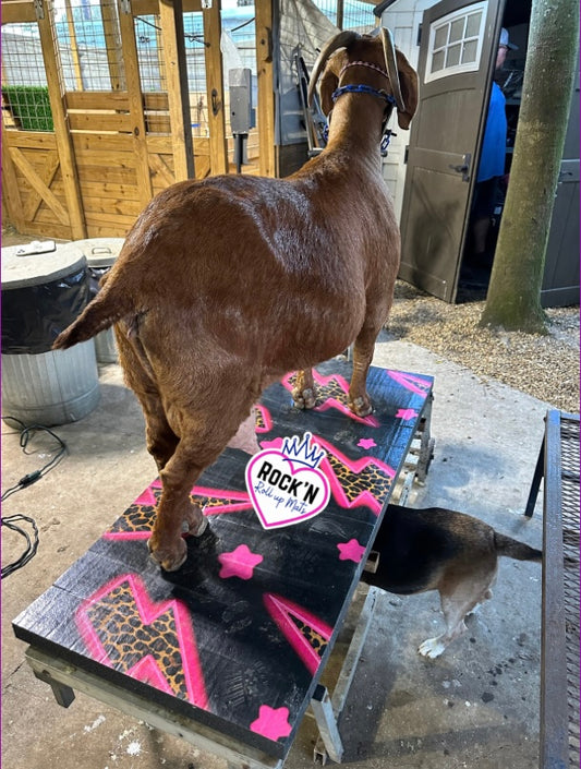 Goat stand mat